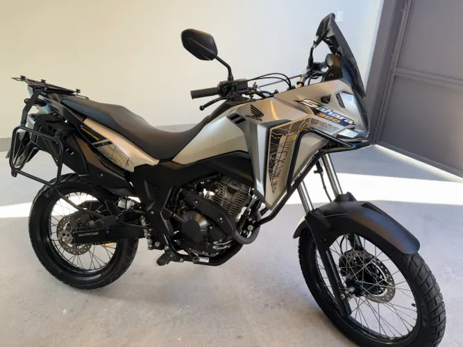 Sahara 300 apenas 6000 km rodados