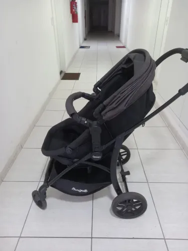 Carrinho e bebê conforto