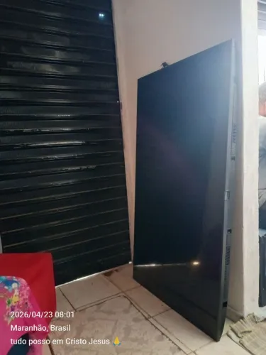 Vendo essa tv de 65 polegadas pra retirar peça tela quebrada mas tá fociondo bem por 120$