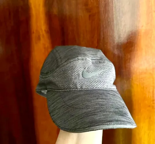 Boné Nike Cinza Tailwind 