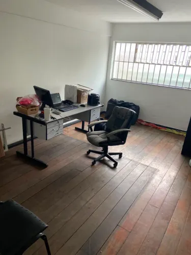 Locação de escritório / sala em mezanino de loja