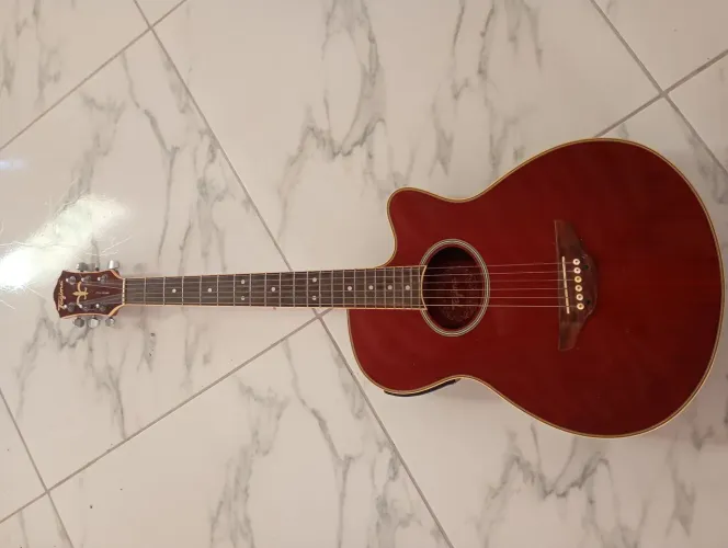 Violão todo filé usado pouco tempo todo bom?