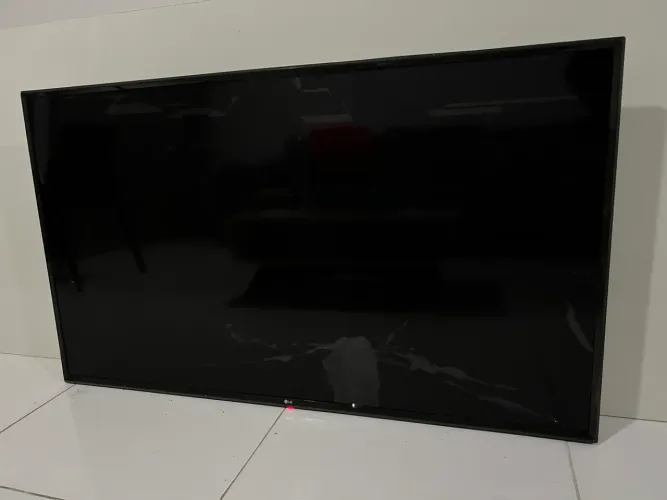 Televisão LG 55 polegadas - quebrada