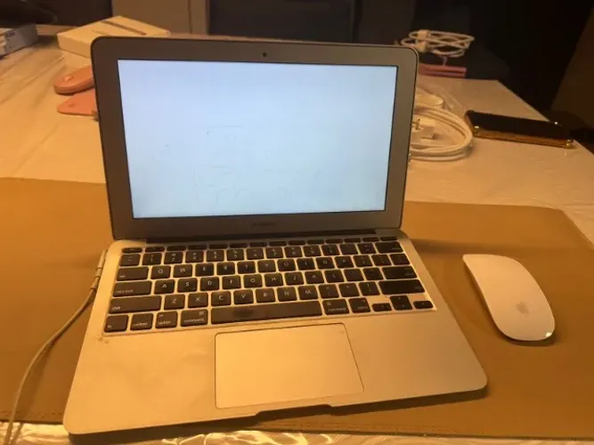 Macbook Air 11 Mid 2011 Intel I5 Ssd com acessórios 