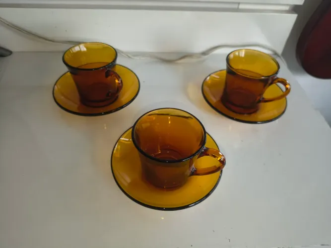 Xícara de café e pires duralex