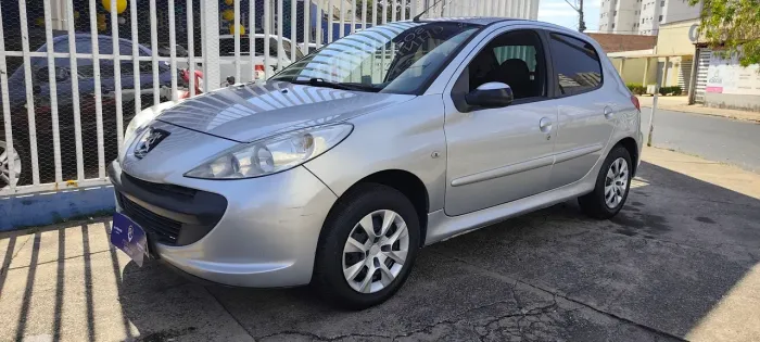 Peugeot 207 XR 1.4 Flex 8V 5P 2010