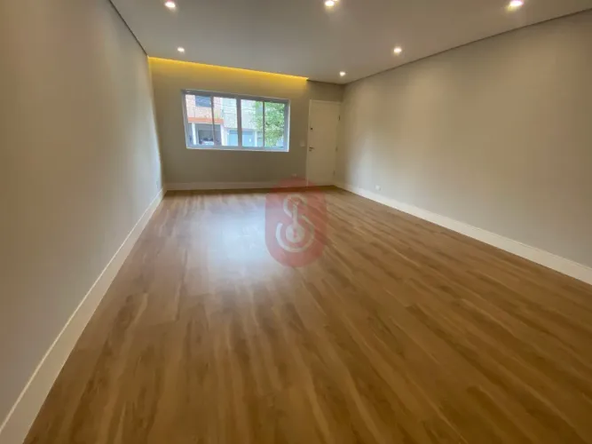 Sobrado na Vila Formosa, recém reformado com 3 quartos, 1 suíte e 3 vagas