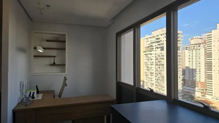 Sala mobiliada para venda possui 38 metros quadrados em Setor Bueno - Goiânia - GO