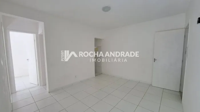 Ótimo Apartamento 2/4, Varanda, Térreo, na Aliomar Baleeiro