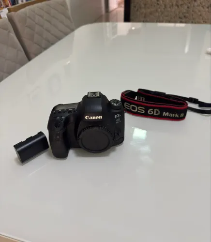? Canon EOS 6D Mark II