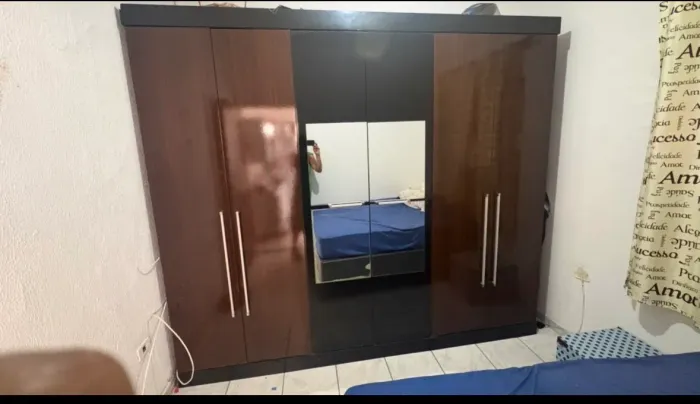 Guarda roupa 2,20 de altura por 2,40 de largura 700 no pix ou 800 parcelo no seu cartão
