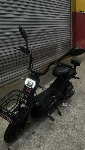 Scooter elétrica da Shineray modelo PT1