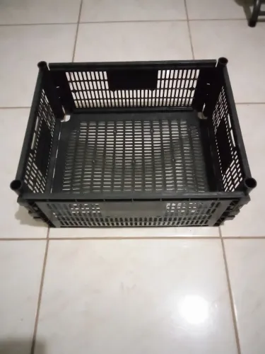Vendo caixas de plástico novas média e grande preço 10 reais cada caixa