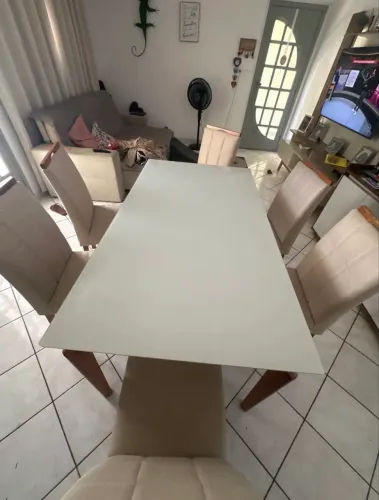 Mesa de jantar com 6 cadeiras