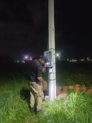 POSTE PRA LIGAÇÃO TREELER, E CASAS JA COM A CAIXA TRIFÁSICO OU MONOFÁSICO 