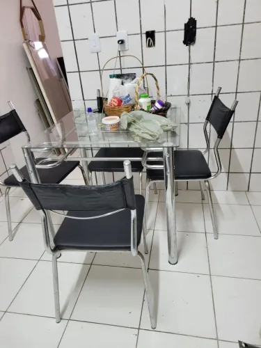 Mesa e cadeiras