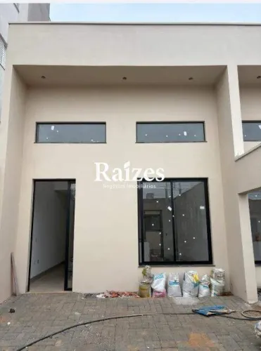 Casa residencial à venda no Bairro Santa Luzia com 3 quartos sendo 1 suíte, 2 vagas