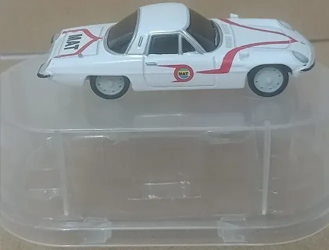 Ultraman - Mat Vehicle - Escala 1:64