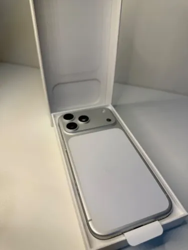 iPhone 17 Pro Max 256gb Prata - Ativado Na viagem | Novo sem uso 