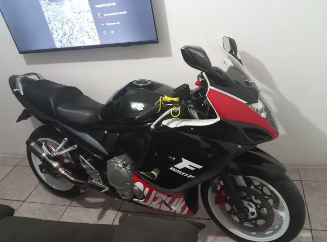 Moto GSX 650f vc mega nova 2011