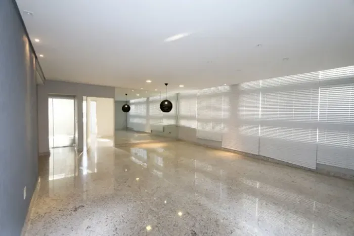 APARTAMENTO PARA LOCAÇÃO, 3 DORMITÓRIOS E GARAGEM NO CENTRO DE CURITIBA 243m²