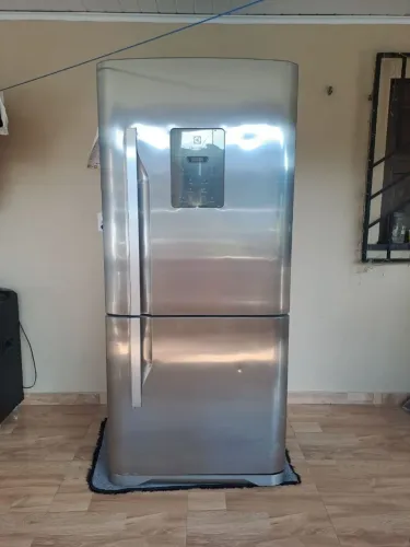 GELADEIRA GRANDE
