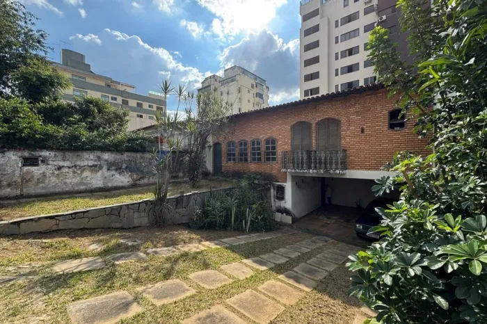 CASA DE 2 ANDARES NO BAIRRO SÃO JOSÉ EM OPORTUNIDADE