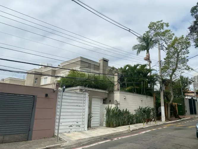 Casa em Condomínio na Granja Julieta com 4 dormitórios