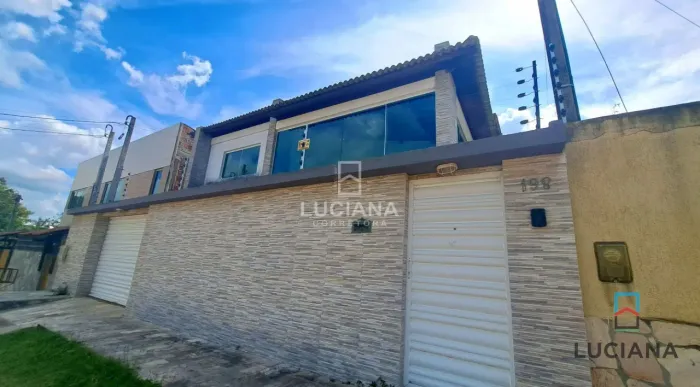 Casa com Excelente Localização - Piscina
