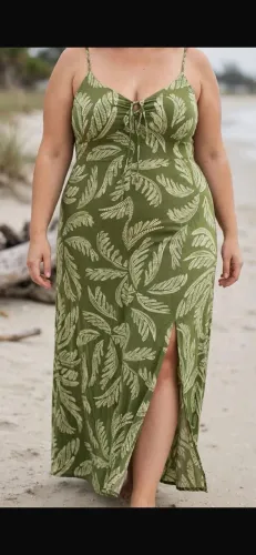 Vestido Longo Verde Folhagem - M/G Modelo com fenda, alça fina, amarração no busto 