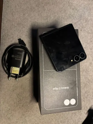 Samsung Galaxy Z Flip8 256 GB | NOVÍSSIMO | Nota fiscal e Caixa completa