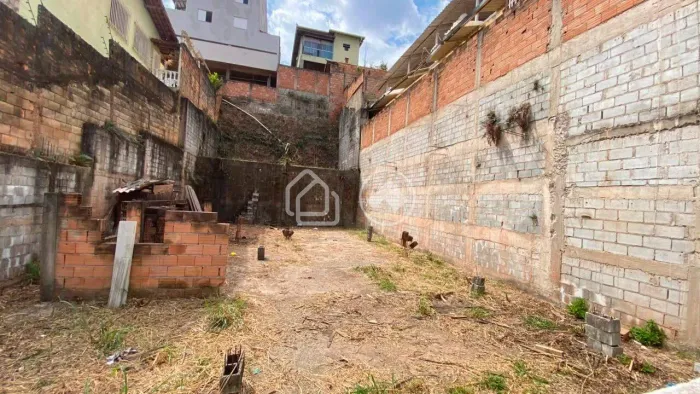 Lote com 360 m², terraplanado, plano, à venda no Bairro Havaí, Belo Horizonte (MG)