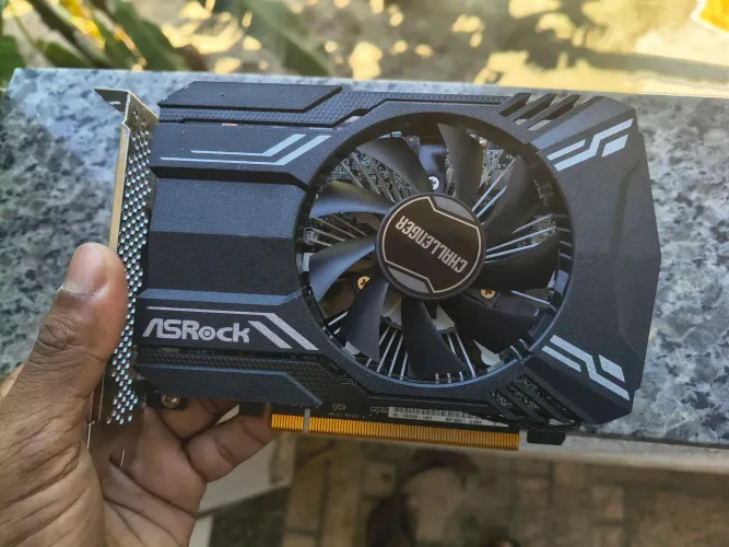 Rx 6400 com defeito