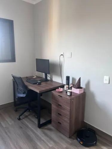 Mesa de Escritório e Gaveteiro Munique Carvalho