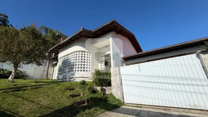 Casa de 3 dormitórios à venda no Centro