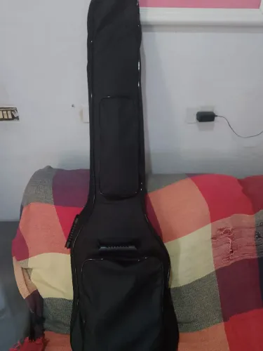 Vendo contra baixo 5 corda, 1.500 acompanha, capa, cabo e correia