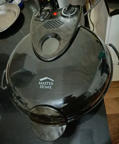 Forno elétrico de bancada Master Home, funcionando perfeitamente 