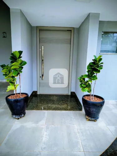 Casa para venda no bairro Jardim Karaiba