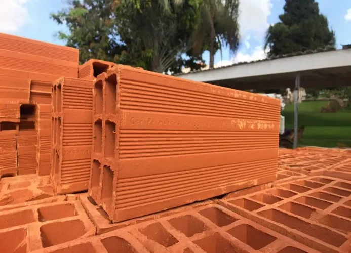 Tijolo baiano 6 furos 09 x 14 x 29 cm