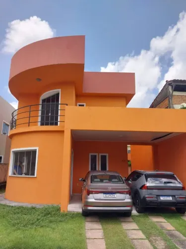 Casa em condomínio fechado grande e confortável para a família