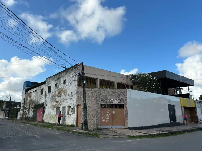 Prédio Comercial + Casa Ampla no Arruda - Oportunidade para Igrejas e Empresas