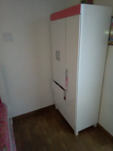 Guarda-Roupa infantil branco 3 portas 2 gavetas