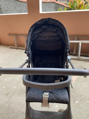 Vendo carrinho de bebê AT2