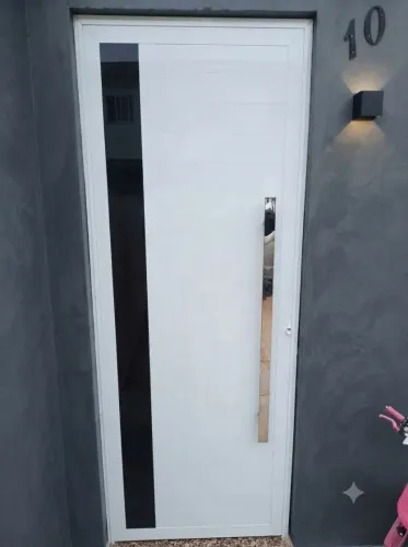 Porta de alumínio branco c/ puxador de 1M Inox