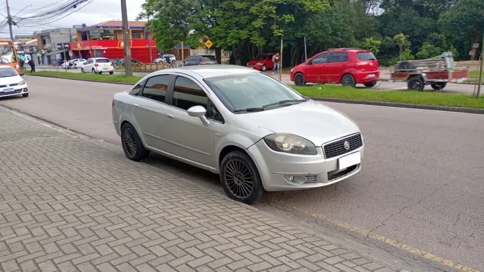 Fiat Linea Essence 1.8 Flex 16V 4P 2014