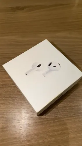 AirPods 4 - Com cancelamento de ruído