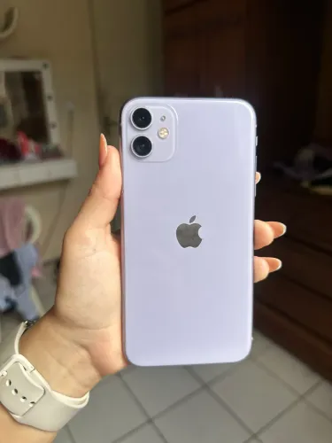 iPhone 11 lilás 64gb