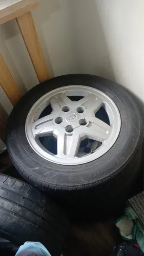 Rodas aro 15 gm 5 furos pneus 60%