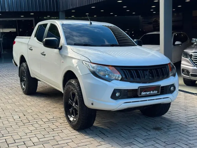 Mitsubishi TRITON GLS 2.4 CD 4X4 TB Diesel Aut. 2020