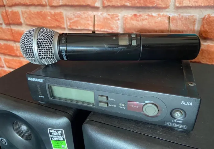 Microfone Sem Fio Shure Com Microfone Beta 87A SLX4/B87A